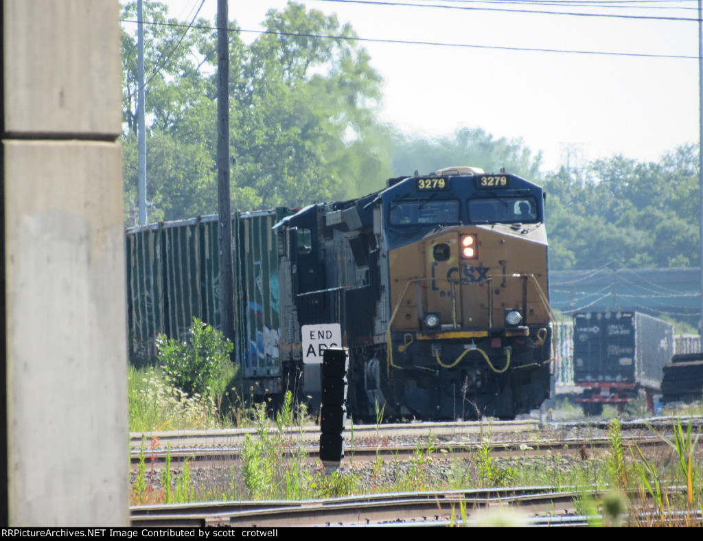 3279 leads this manifest train